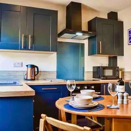 No. 3 A Cosy Spot For 4 *